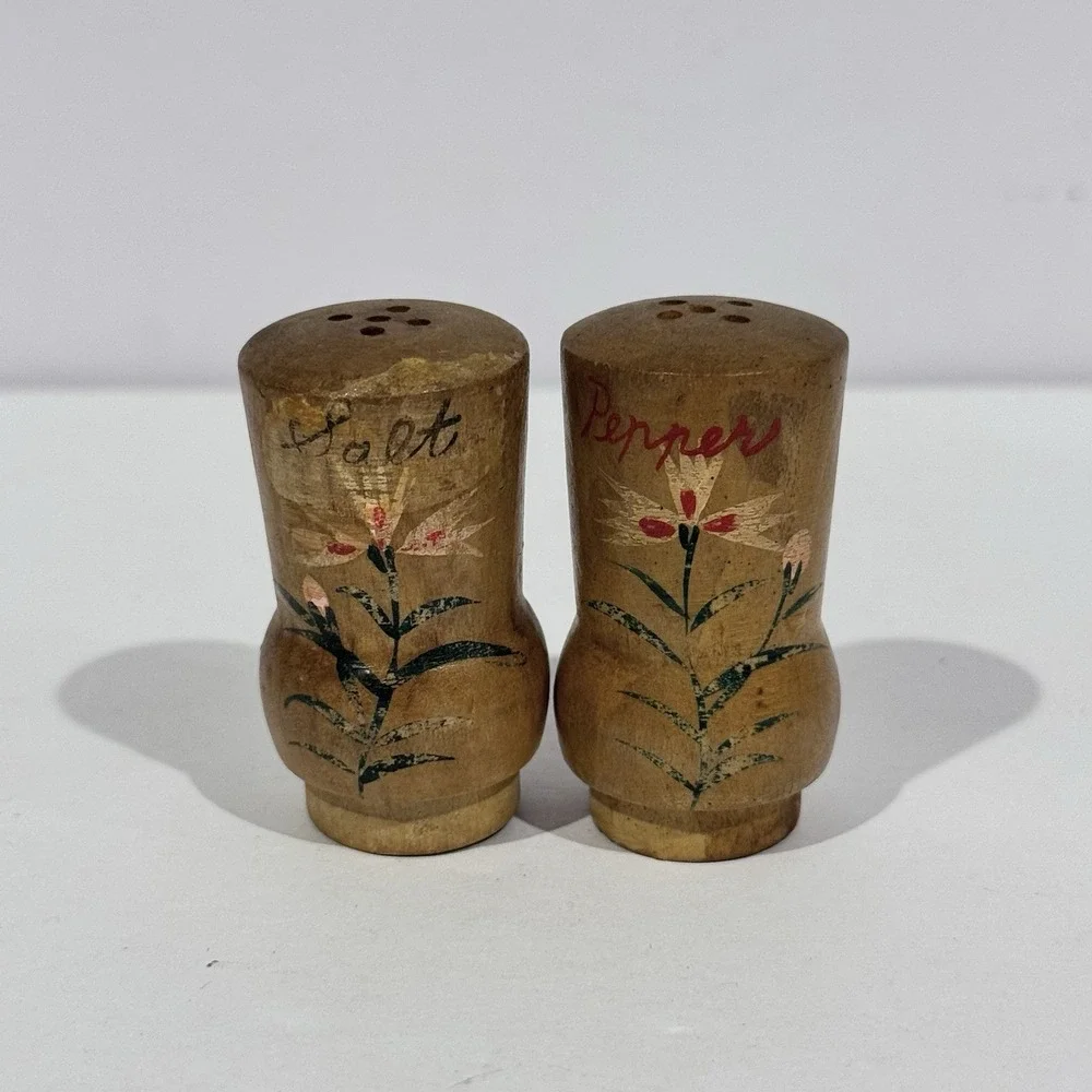 Vintage‎ Wooden Bench Salt & Pepper Shaker 3 Piece Set Hand Painted Flowers